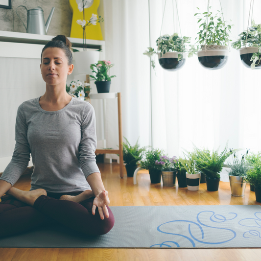 Cómo crear un espacio de yoga en casa: