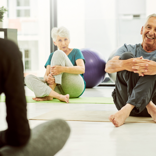 Yoga para personas mayores: Adaptaciones y beneficios para una vida activa y saludable