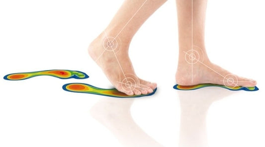 ¿Sabías que la forma en que colocamos nuestros pies en el suelo afecta nuestra alineación corporal y la biomecánica?